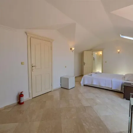 Sunset Club Lebrentals フェティエ