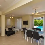 Sunset Club Lebrentals Apartament